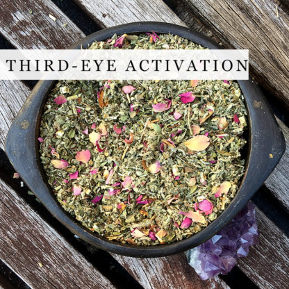A blend of organic third eye activating herbs in a black bowl